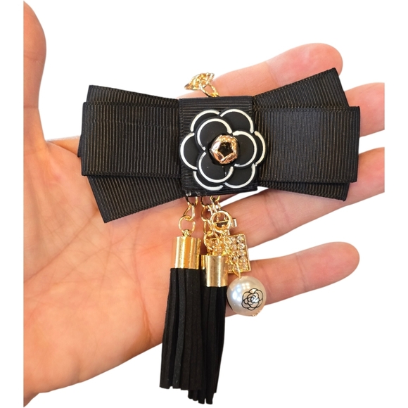 Camellia Flower Black Bow Bag Charm Key Chain - Picture 2 of 4